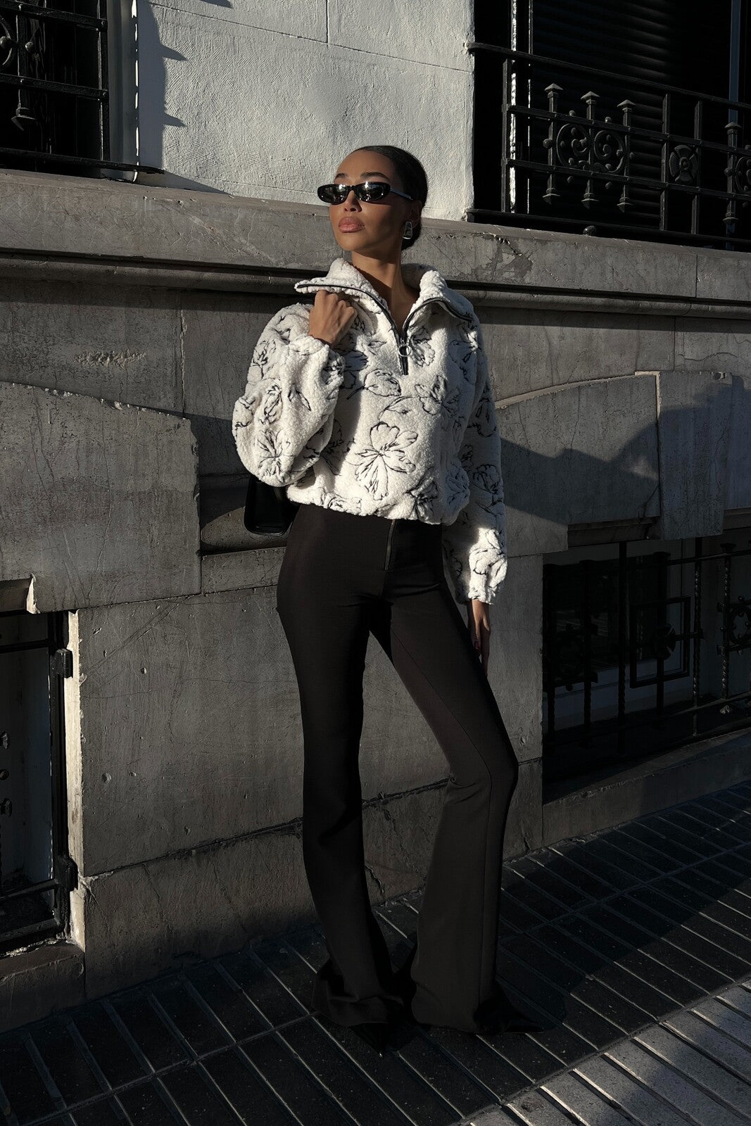 IVORY WHITE FLEECE SWEATER WITH FLORAL EMBROIDERY