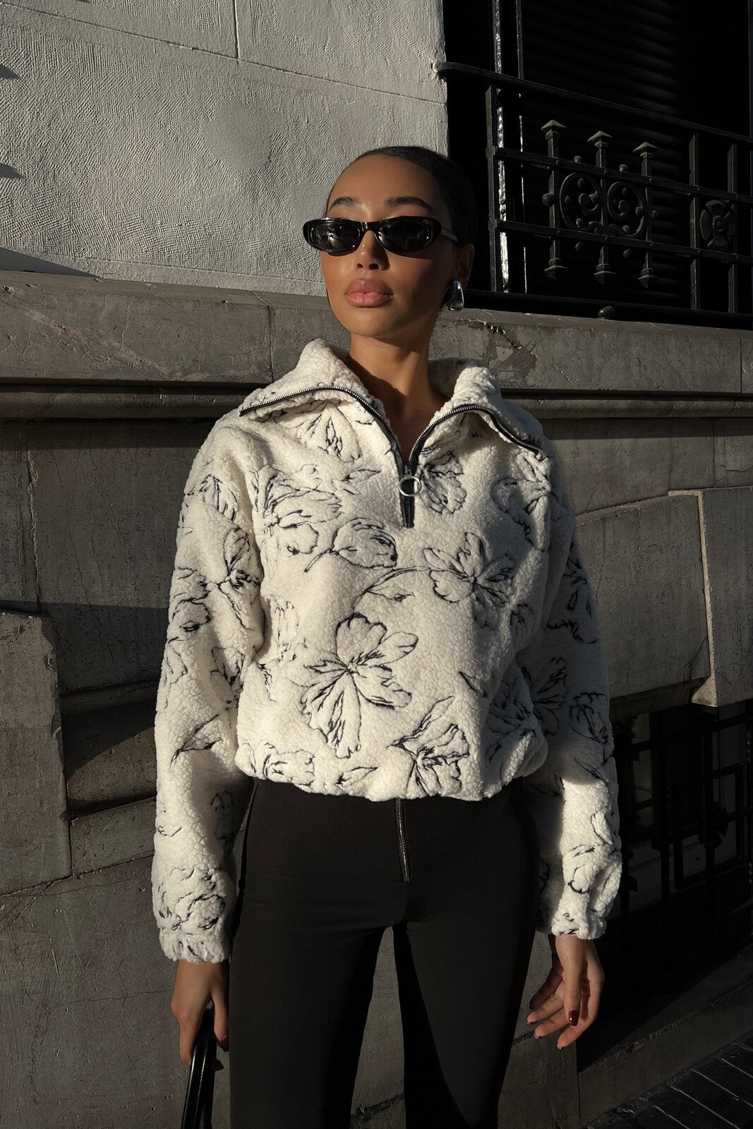 IVORY WHITE FLEECE SWEATER WITH FLORAL EMBROIDERY