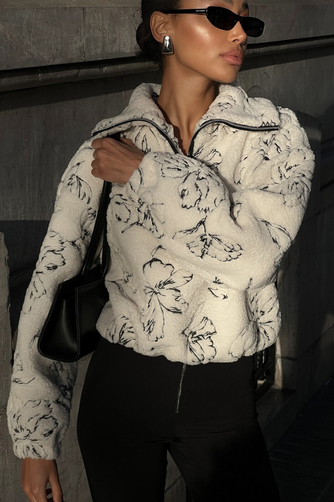 IVORY WHITE FLEECE SWEATER WITH FLORAL EMBROIDERY