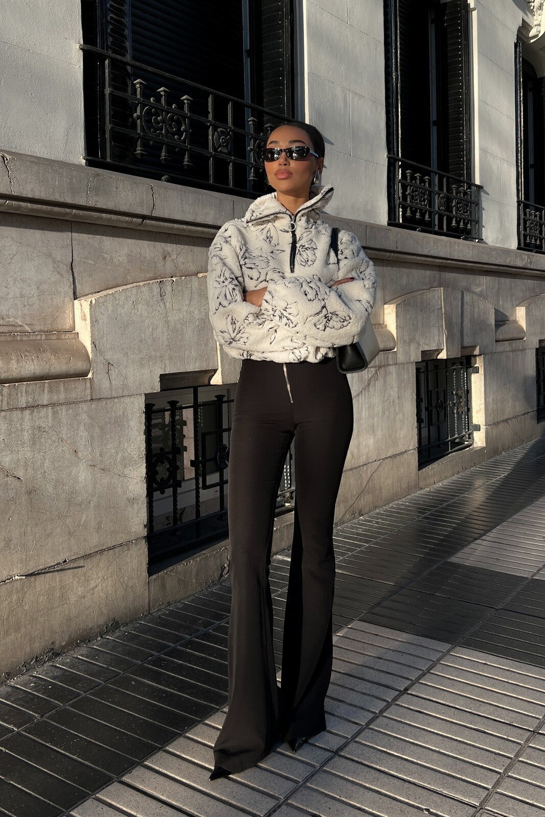 IVORY WHITE FLEECE SWEATER WITH FLORAL EMBROIDERY