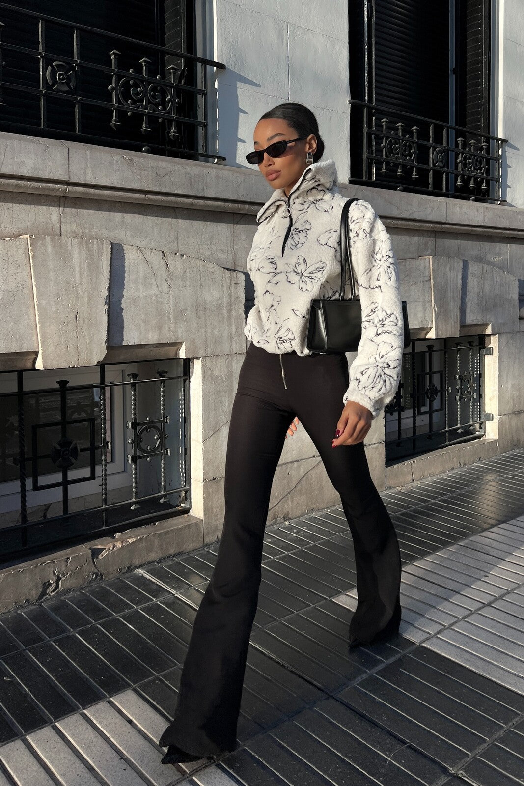 IVORY WHITE FLEECE SWEATER WITH FLORAL EMBROIDERY
