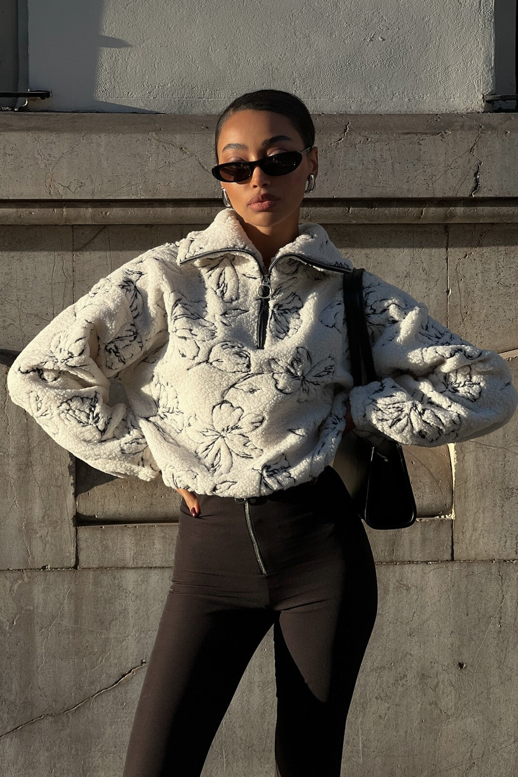 IVORY WHITE FLEECE SWEATER WITH FLORAL EMBROIDERY