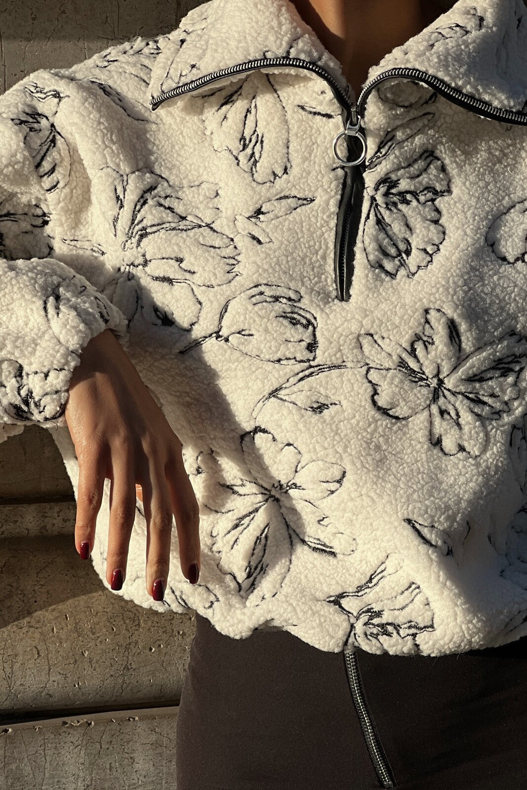 IVORY WHITE FLEECE SWEATER WITH FLORAL EMBROIDERY