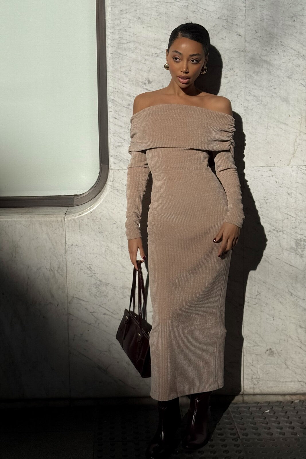 CAMEL KNIT DRESS WITH BARE SHOULDERS STRAIGHT NECKLINE