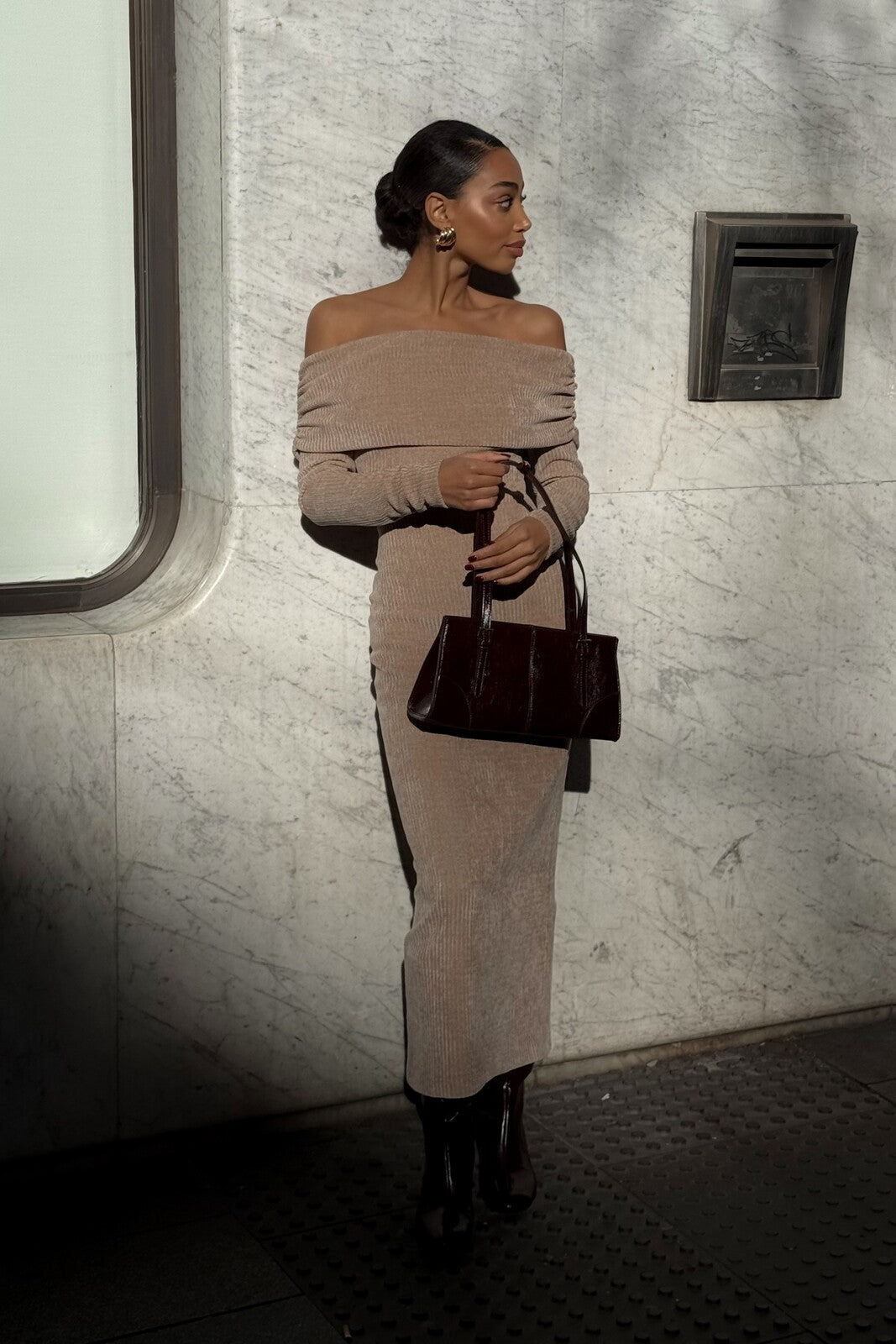 CAMEL KNIT DRESS WITH BARE SHOULDERS STRAIGHT NECKLINE