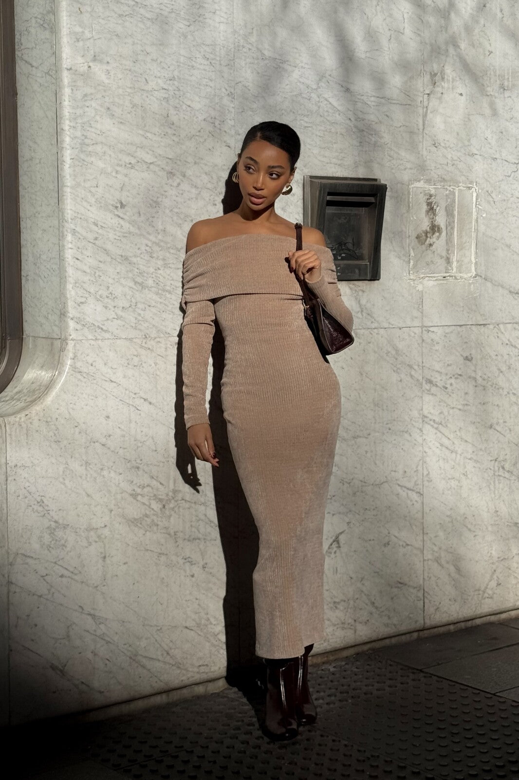 CAMEL KNIT DRESS WITH BARE SHOULDERS STRAIGHT NECKLINE