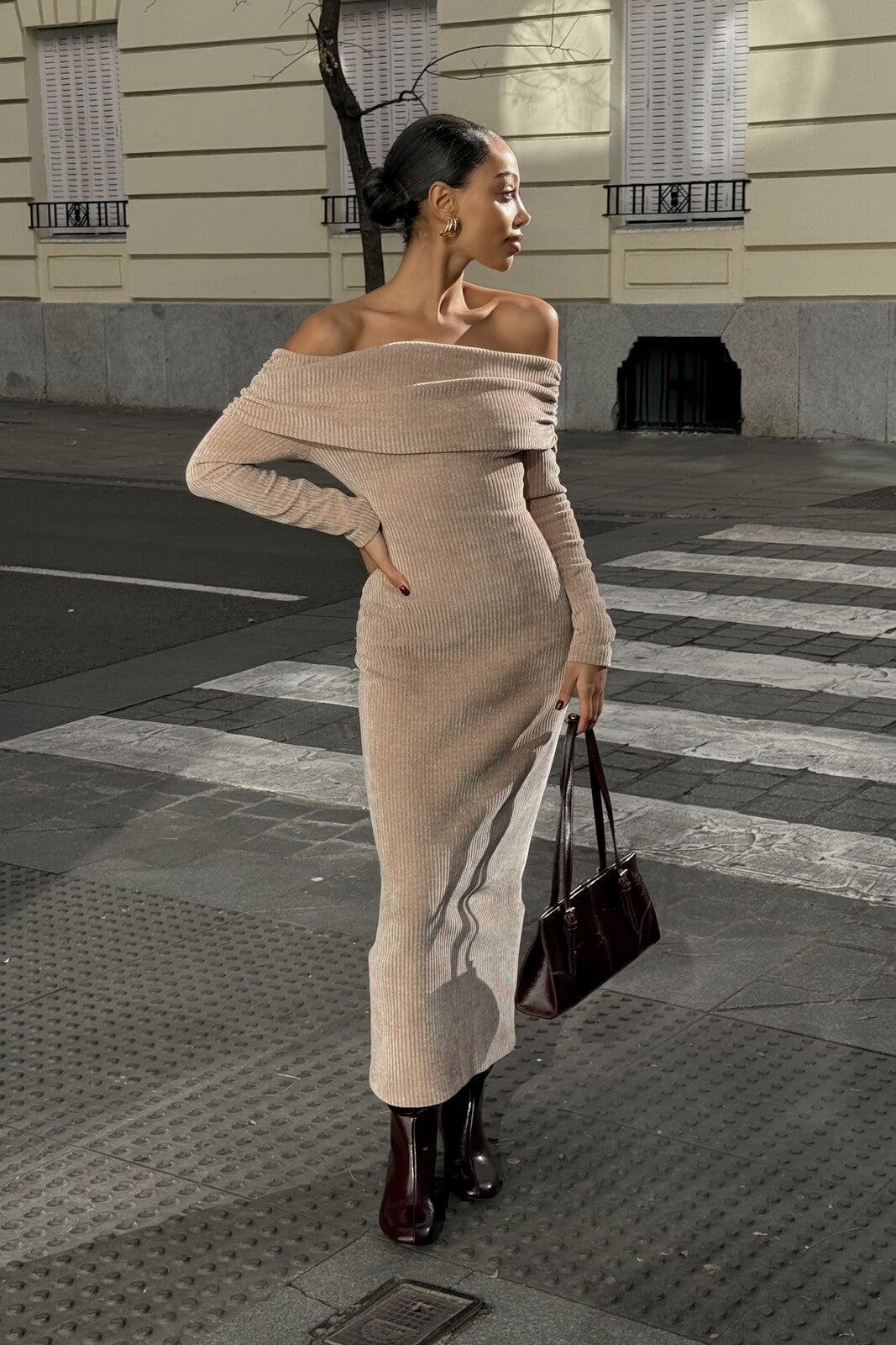 CAMEL KNIT DRESS WITH BARE SHOULDERS STRAIGHT NECKLINE