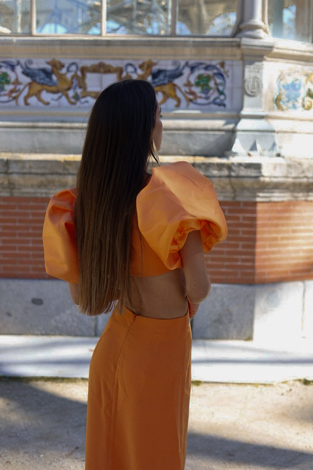 VESTIDO LARANJA COM MANGA ABALONADA