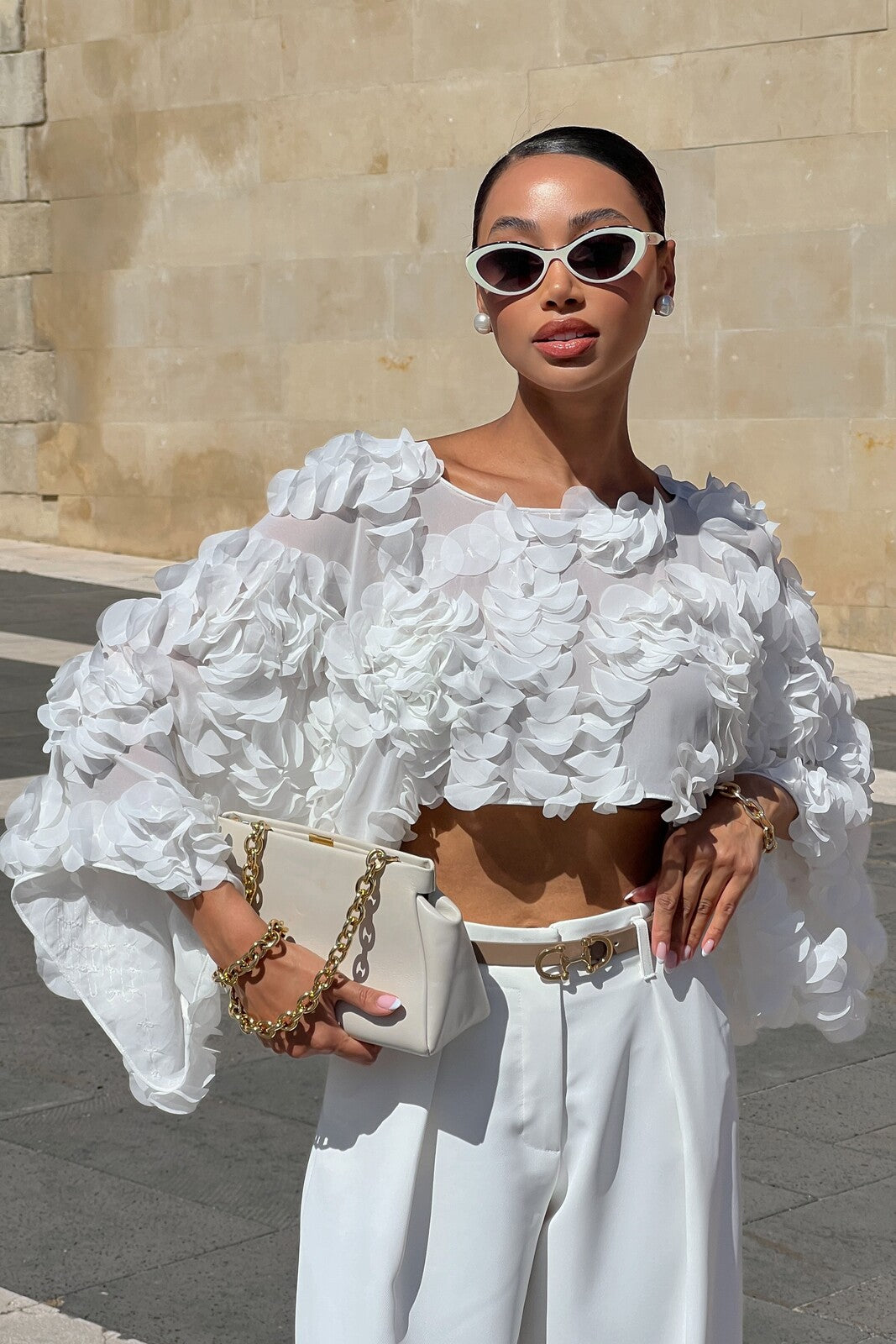 WHITE CROP TOP WITH 3D FLOWERS
