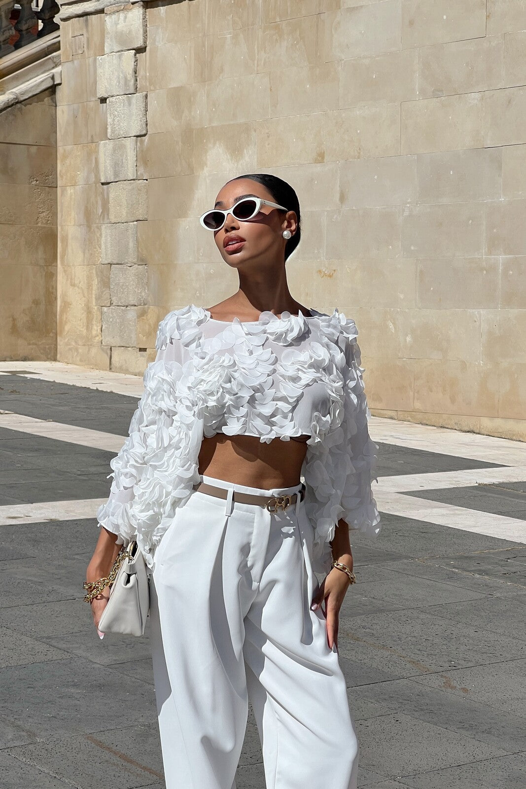 WHITE CROP TOP WITH 3D FLOWERS