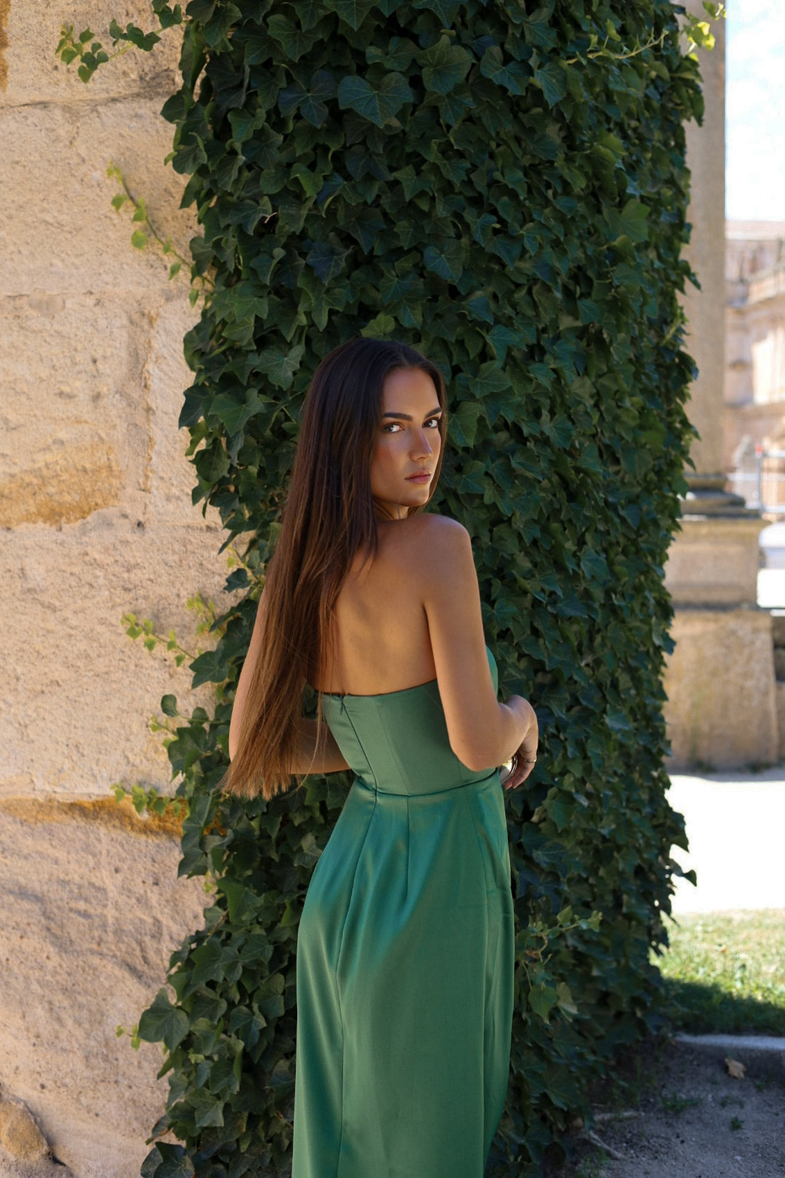 GREEN DRESS WITH STRAIGHT NECKLINE
