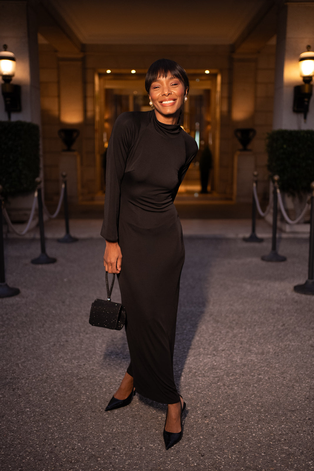 LONG BLACK DRESS WITH COLLAR