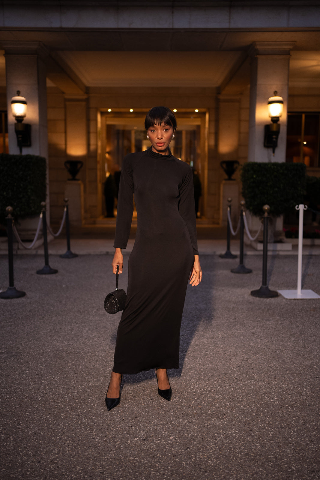 LONG BLACK DRESS WITH COLLAR