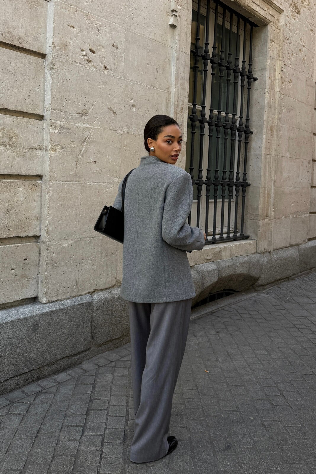 GRAY WOOL COAT WITH SNAP BUTTON CLOSURE