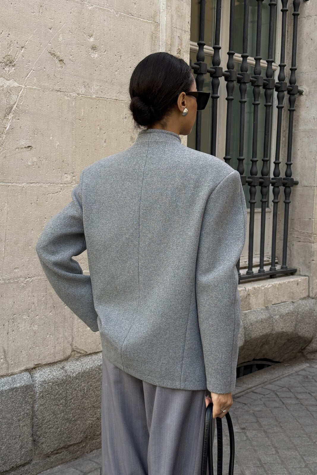 GRAY WOOL COAT WITH SNAP BUTTON CLOSURE