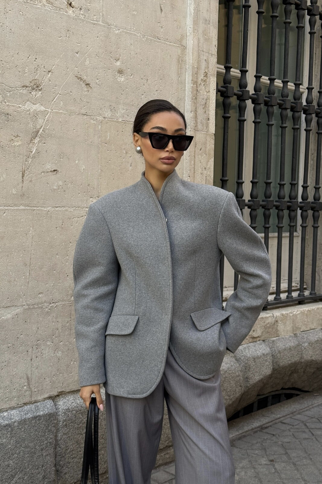 GRAY WOOL COAT WITH SNAP BUTTON CLOSURE
