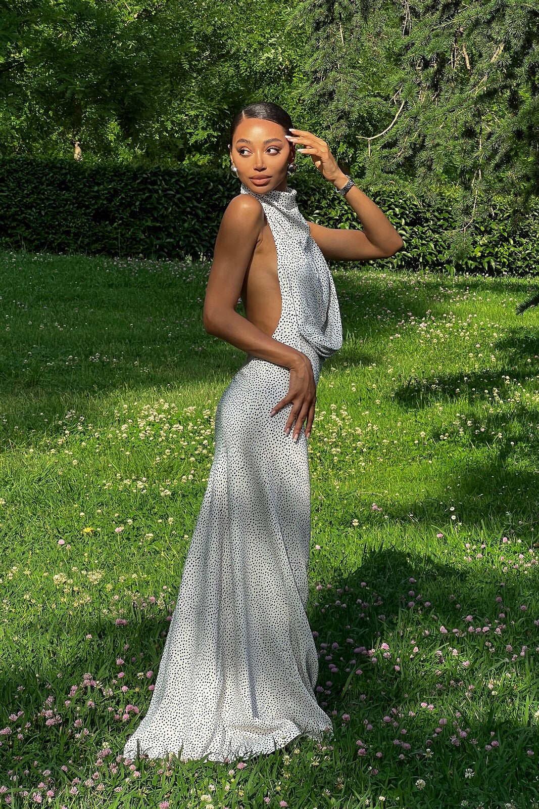 VESTIDO LARGO BLANCO CON LUNARES NEGROS