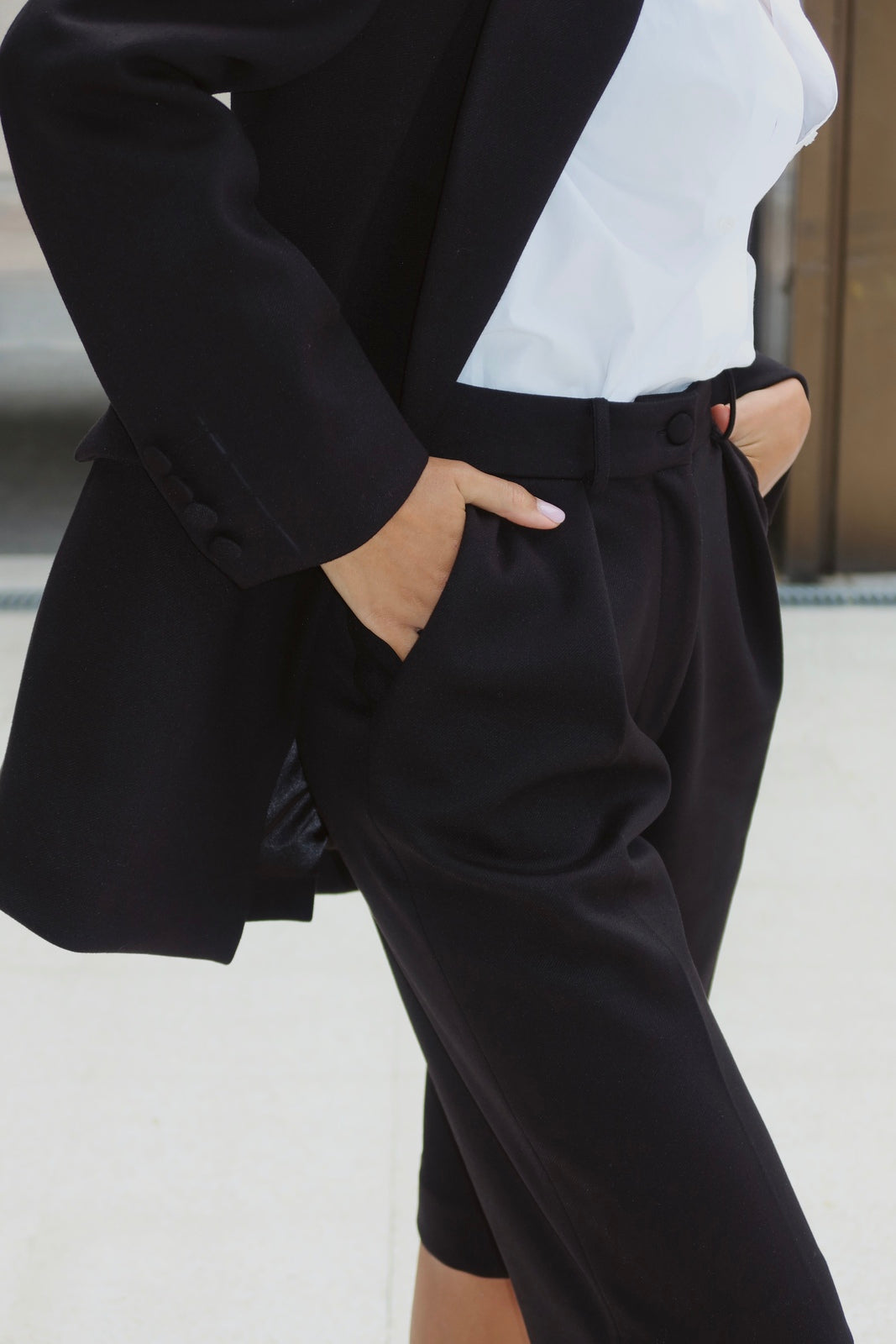 BLACK BERMUDA SHORTS