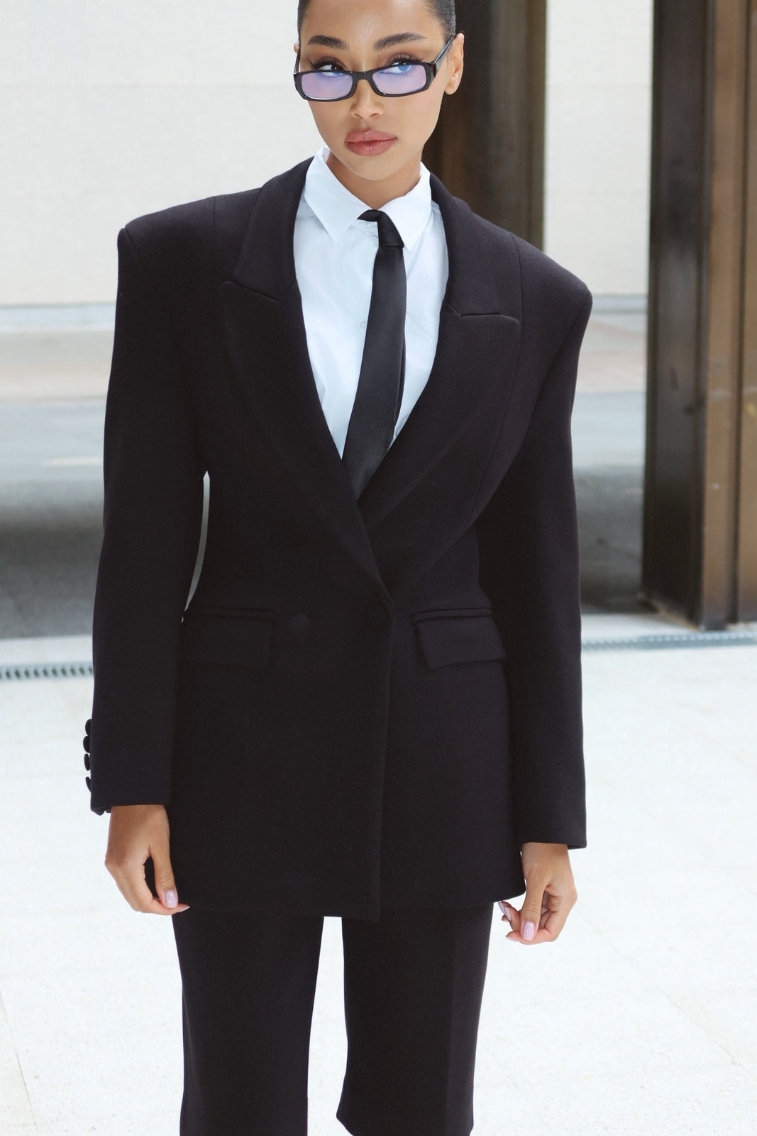 BLAZER PRETO COM OMBREIRAS