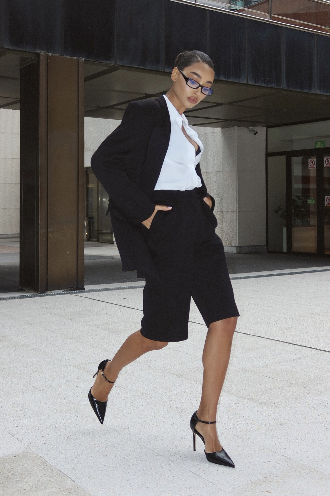 BLACK BERMUDA SHORTS