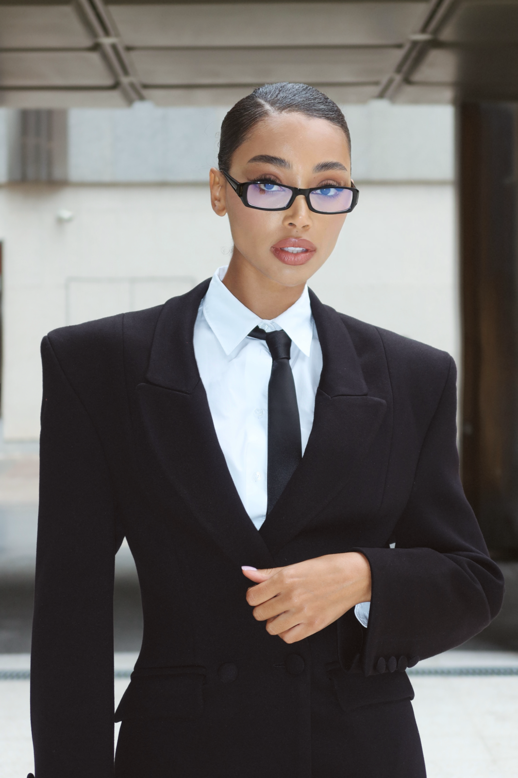 BLAZER PRETO COM OMBREIRAS
