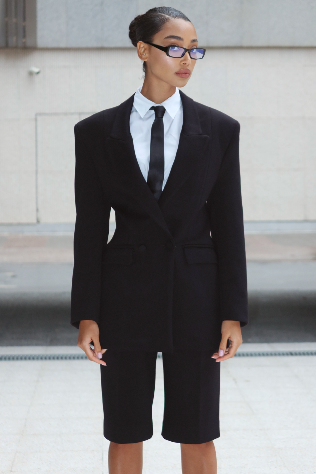 BLAZER PRETO COM OMBREIRAS