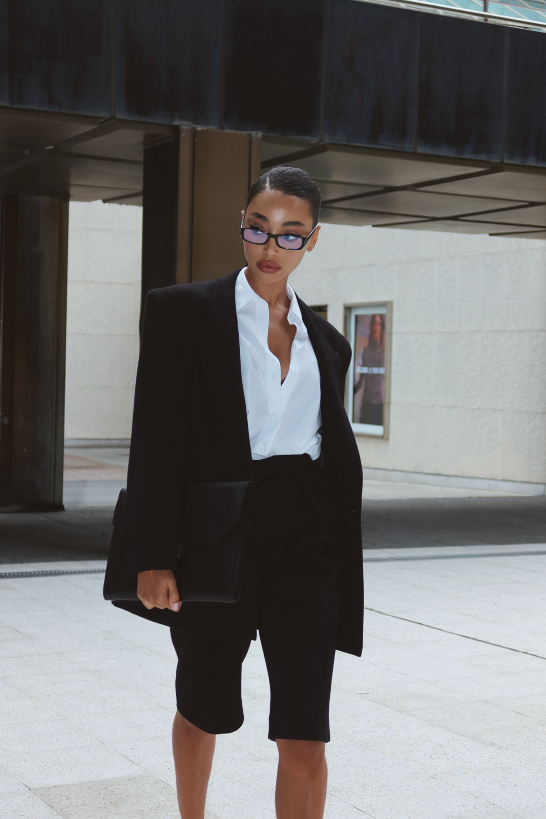 BLACK BERMUDA SHORTS