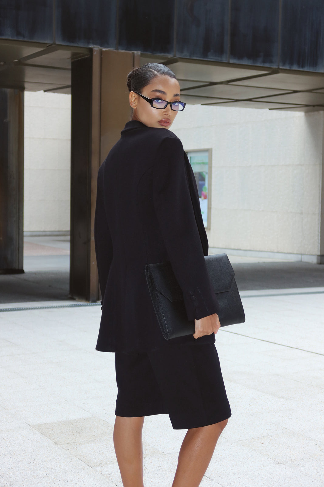 BLAZER PRETO COM OMBREIRAS