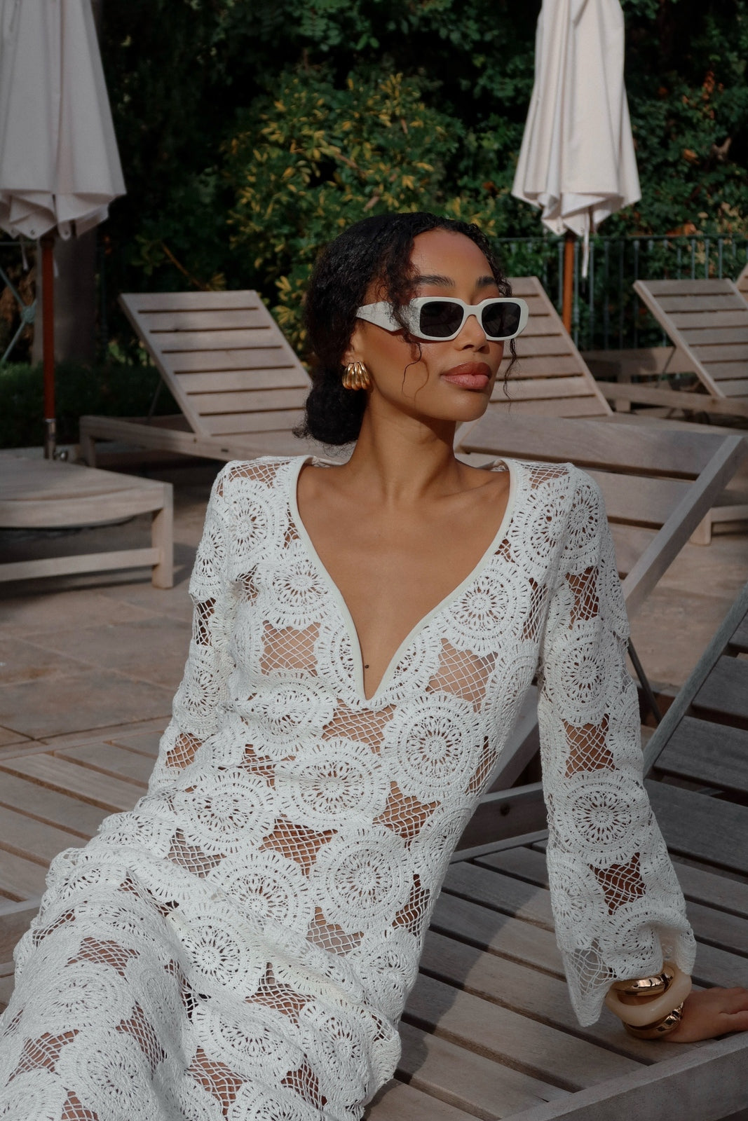 VESTIDO DE PUNTO BLANCO CON FLOR