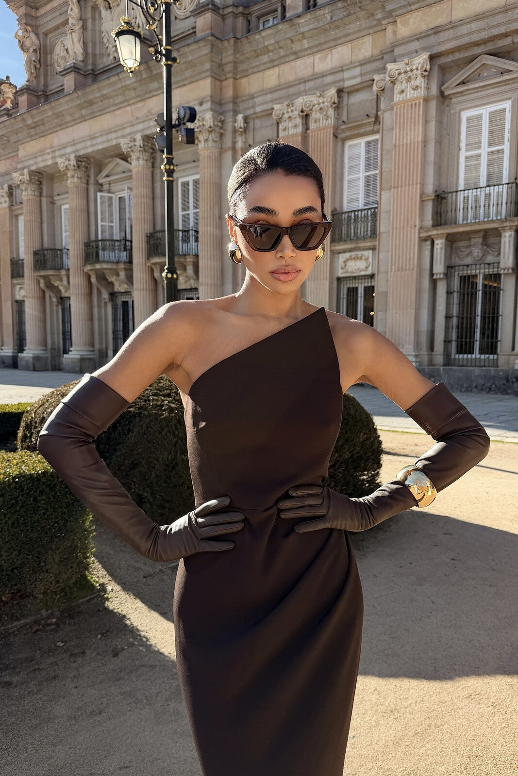 ROBE MARRON ASYMÉTRIQUE