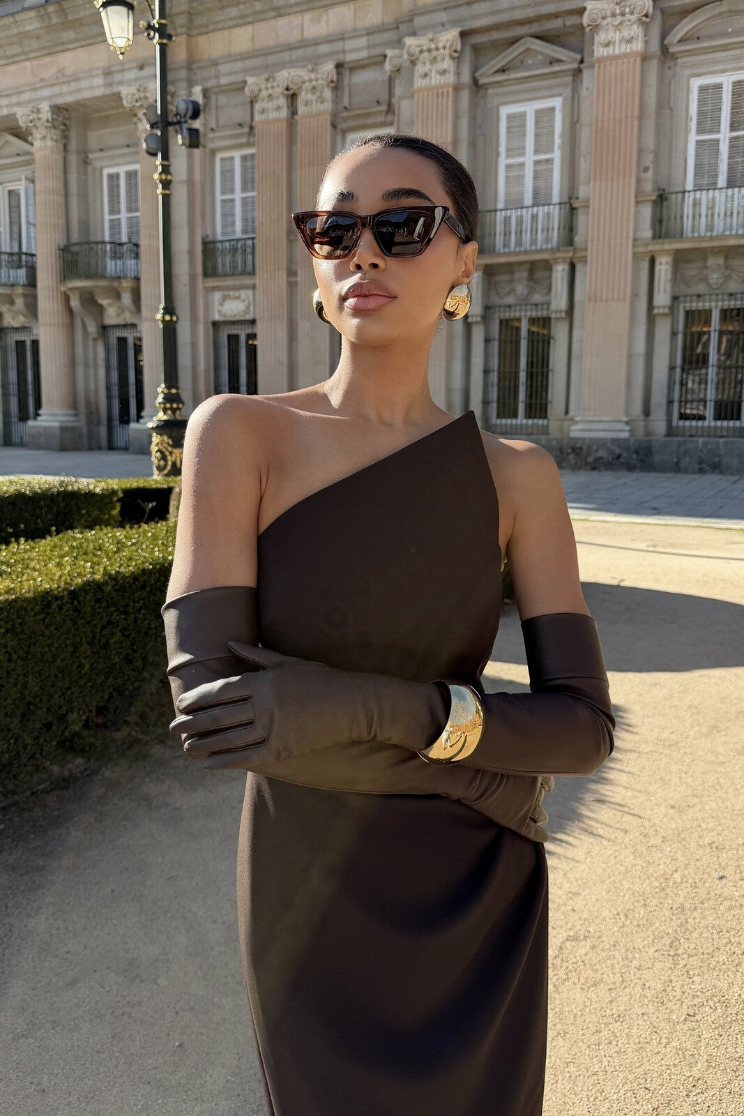 ROBE MARRON ASYMÉTRIQUE