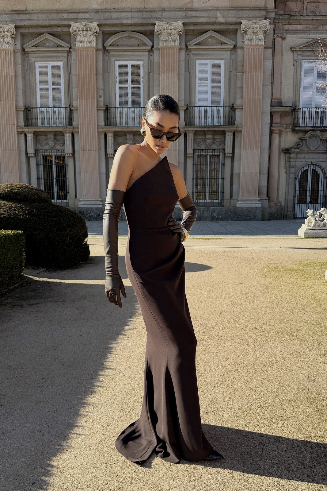 ROBE MARRON ASYMÉTRIQUE