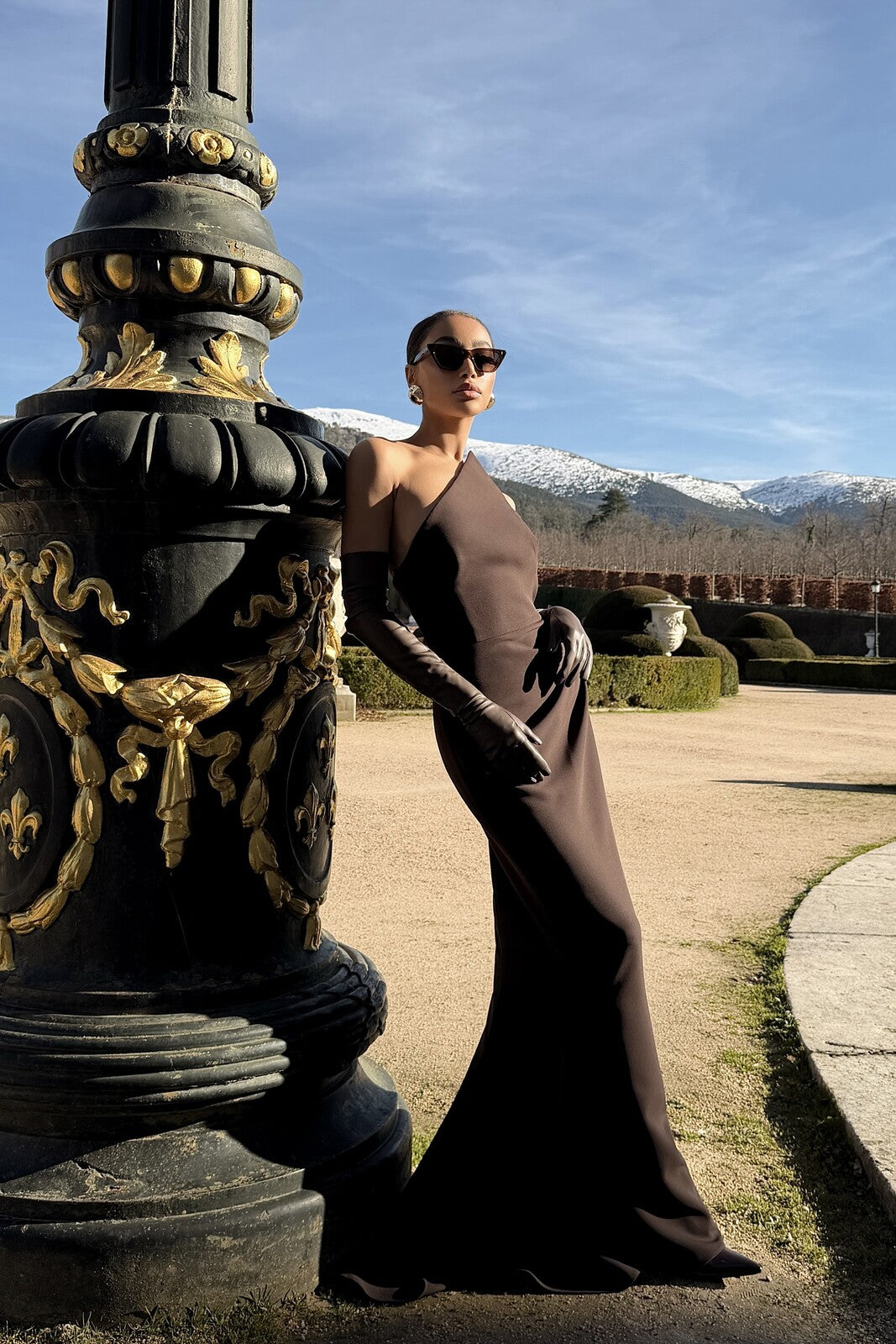 ROBE MARRON ASYMÉTRIQUE