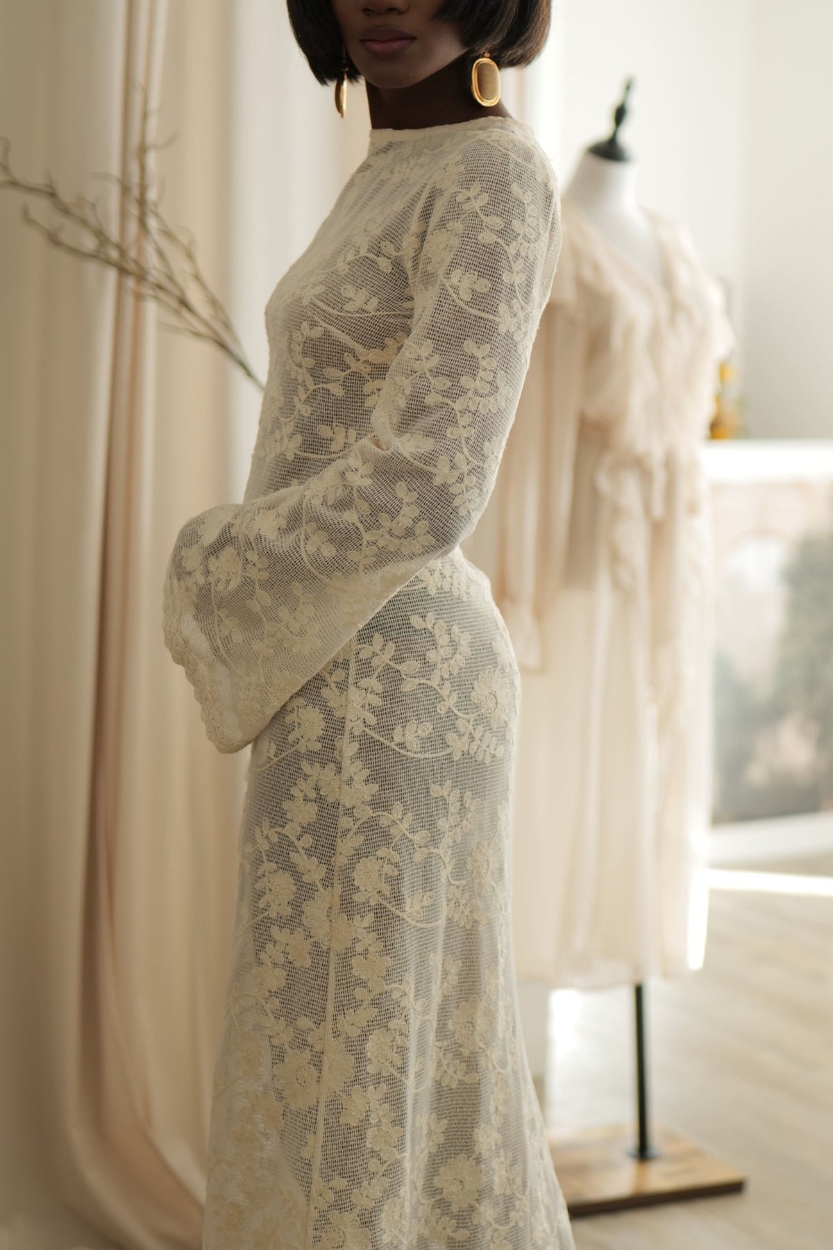BEIGE LONG DRESS WITH FLORAL EMBROIDERY