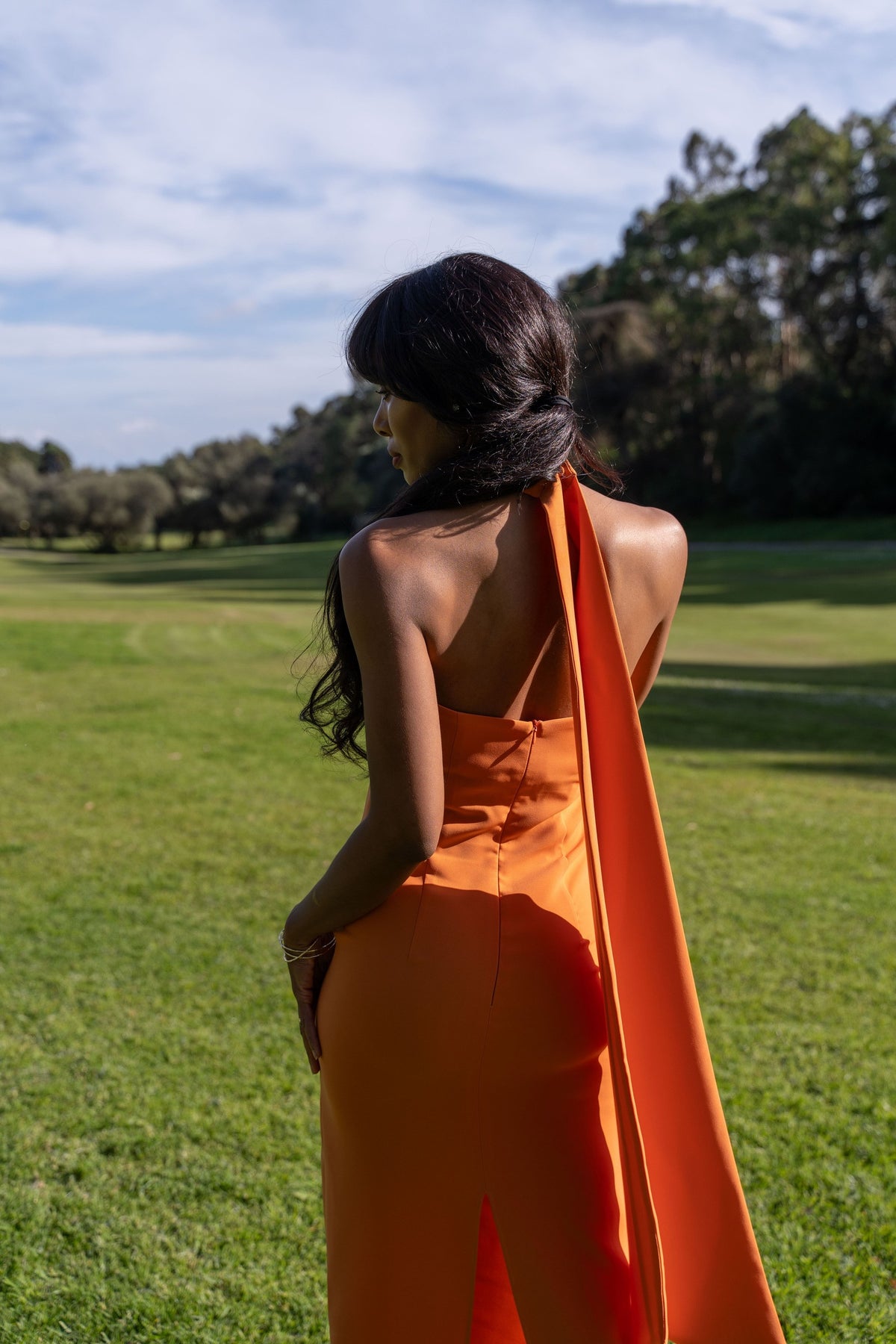 VESTIDO LARGO NARANJA CON FLOR