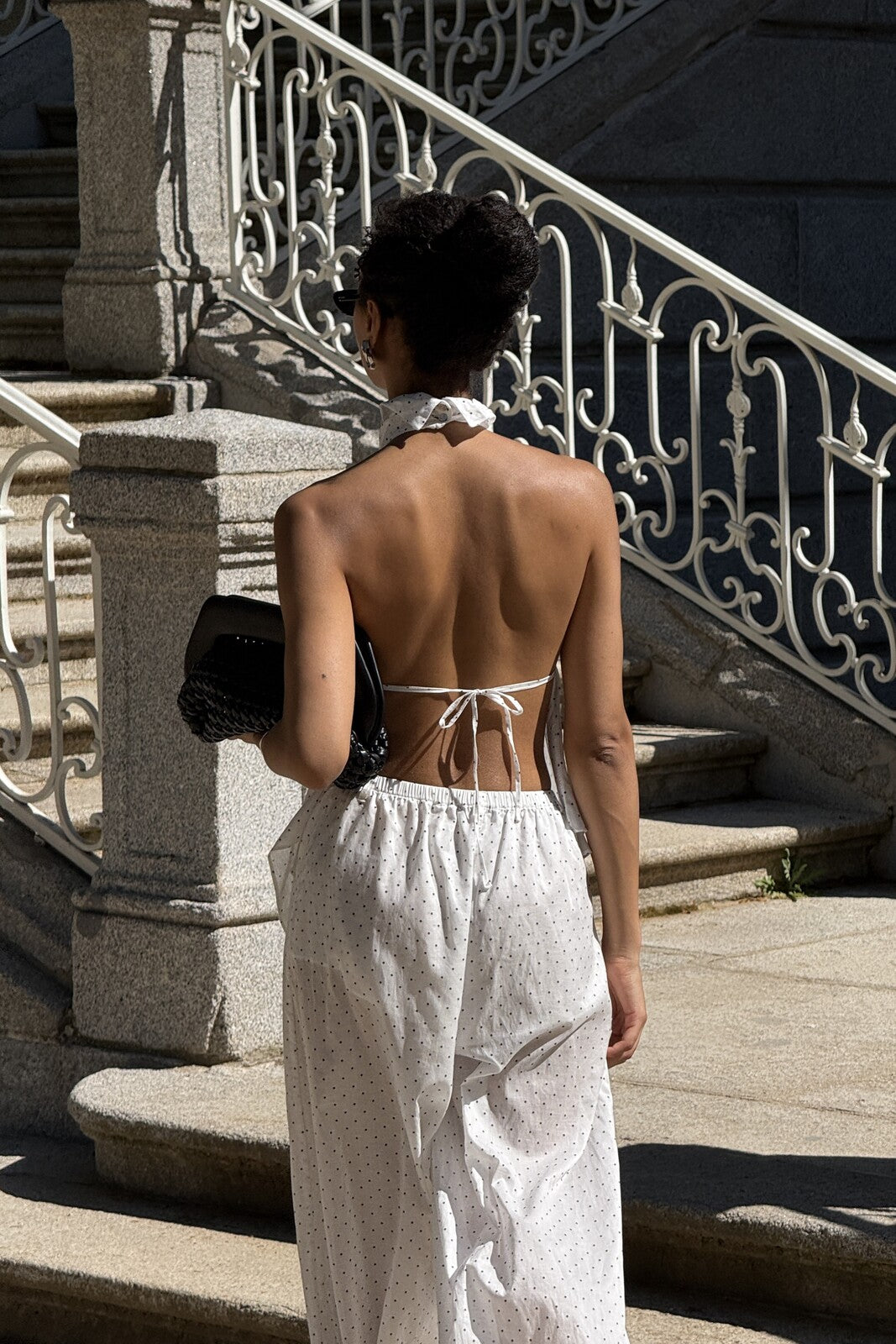 TOP BLANC À POIS NOIRS COL HALTER