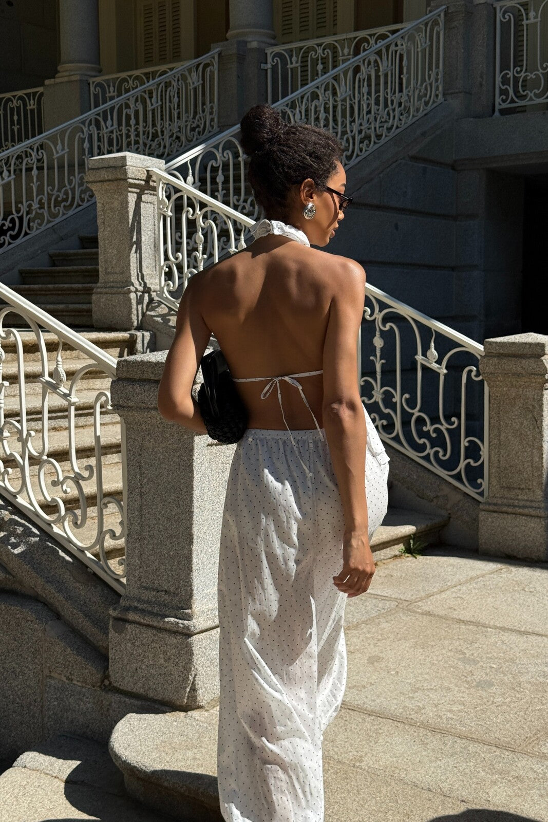 TOP BLANC À POIS NOIRS COL HALTER