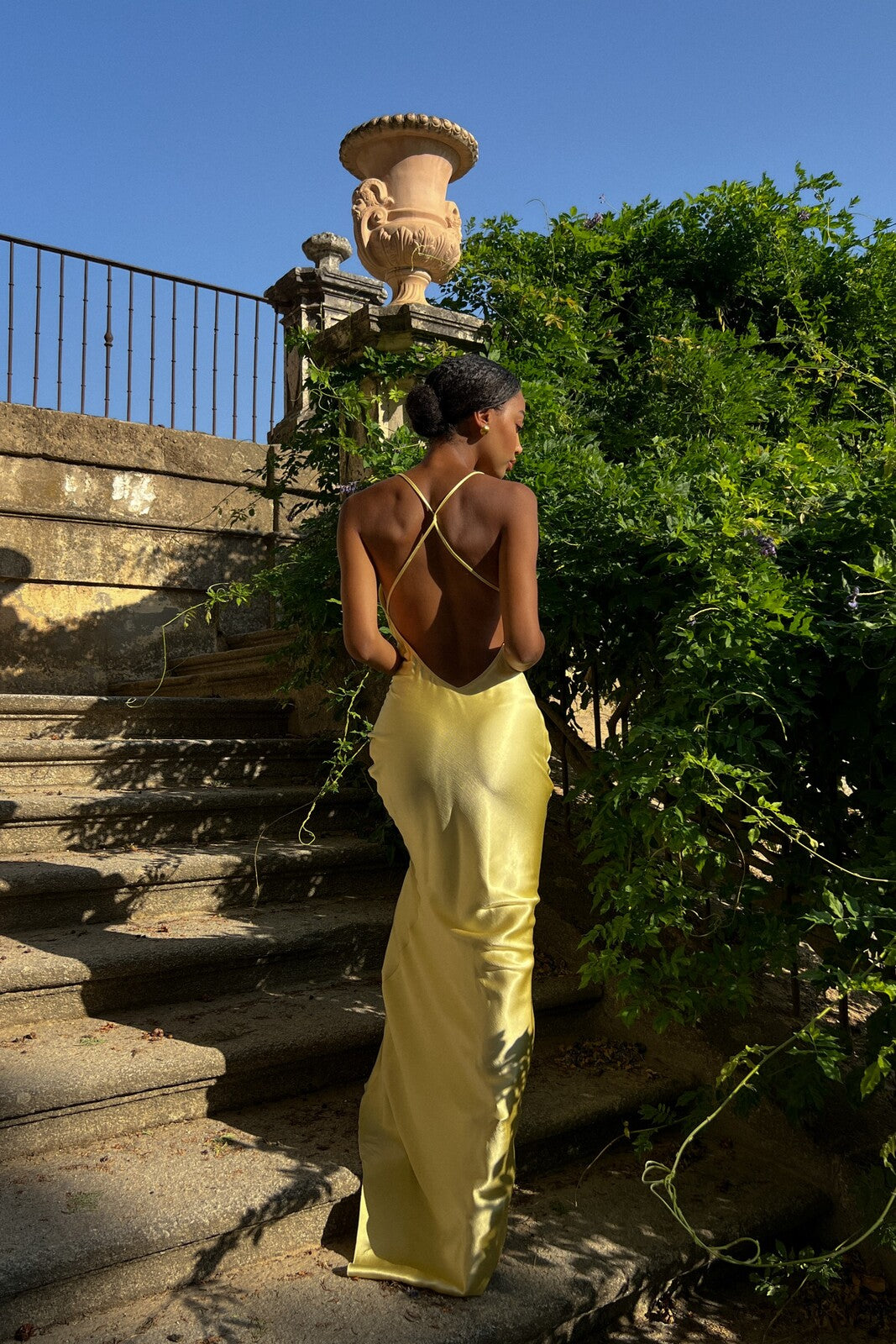 LONG YELLOW DRESS WITH CRISS-CROSS STRAPS LONG YELLOW DRESS WITH CRISS-CROSS STRAPS