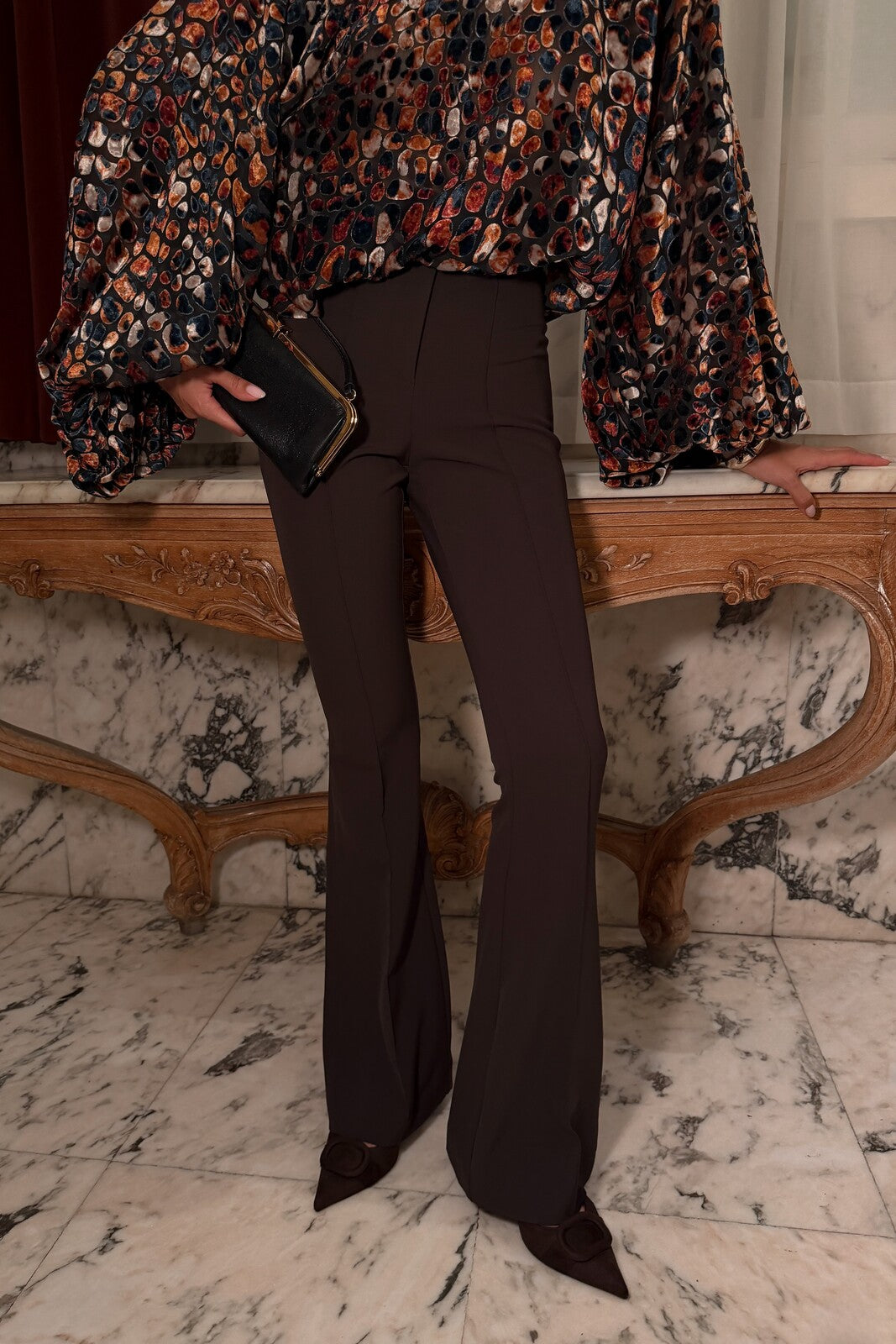 CALÇA CASTANHA BOCA DE SINO