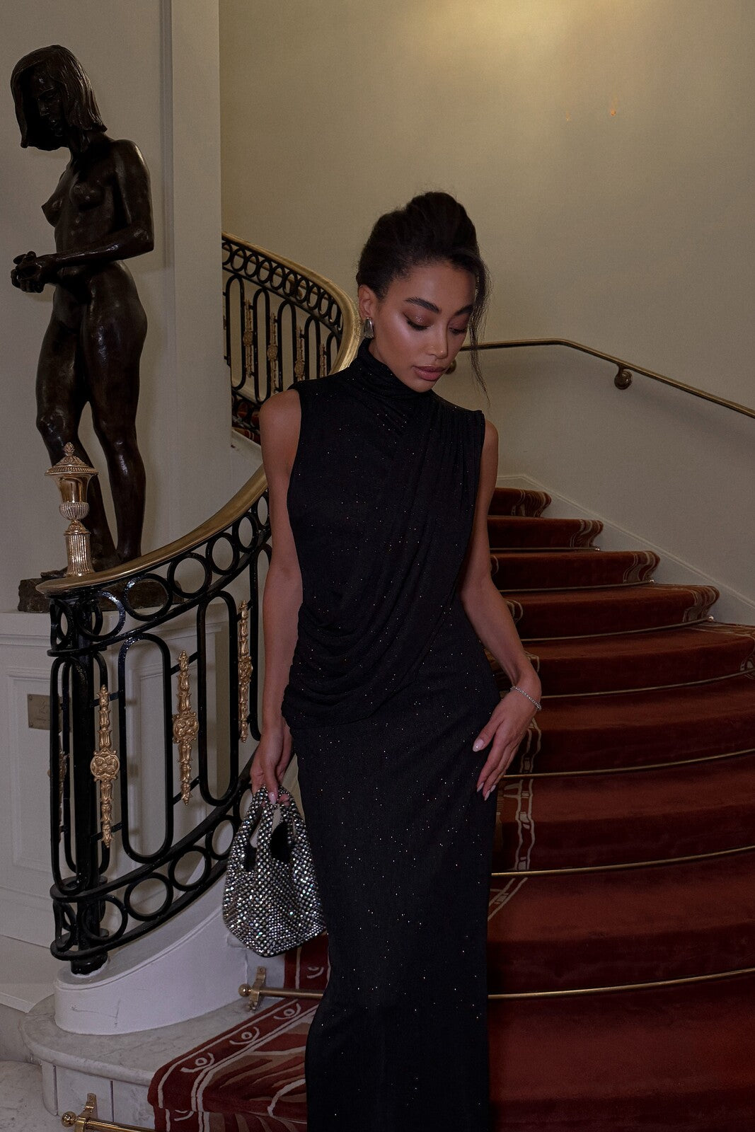 VESTIDO PRETO SEM MANGAS DRAPEADO COSTAS ABERTAS