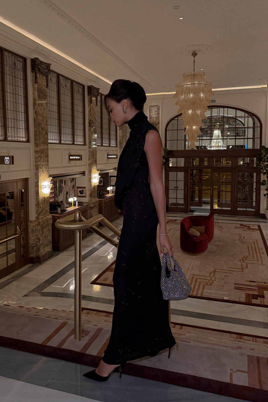 VESTIDO PRETO SEM MANGAS DRAPEADO COSTAS ABERTAS