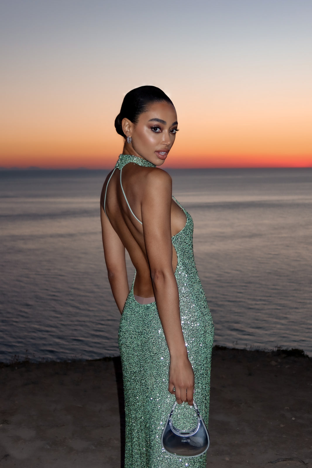 VESTIDO COMPRIDO VERDE COM LANTEJOULAS