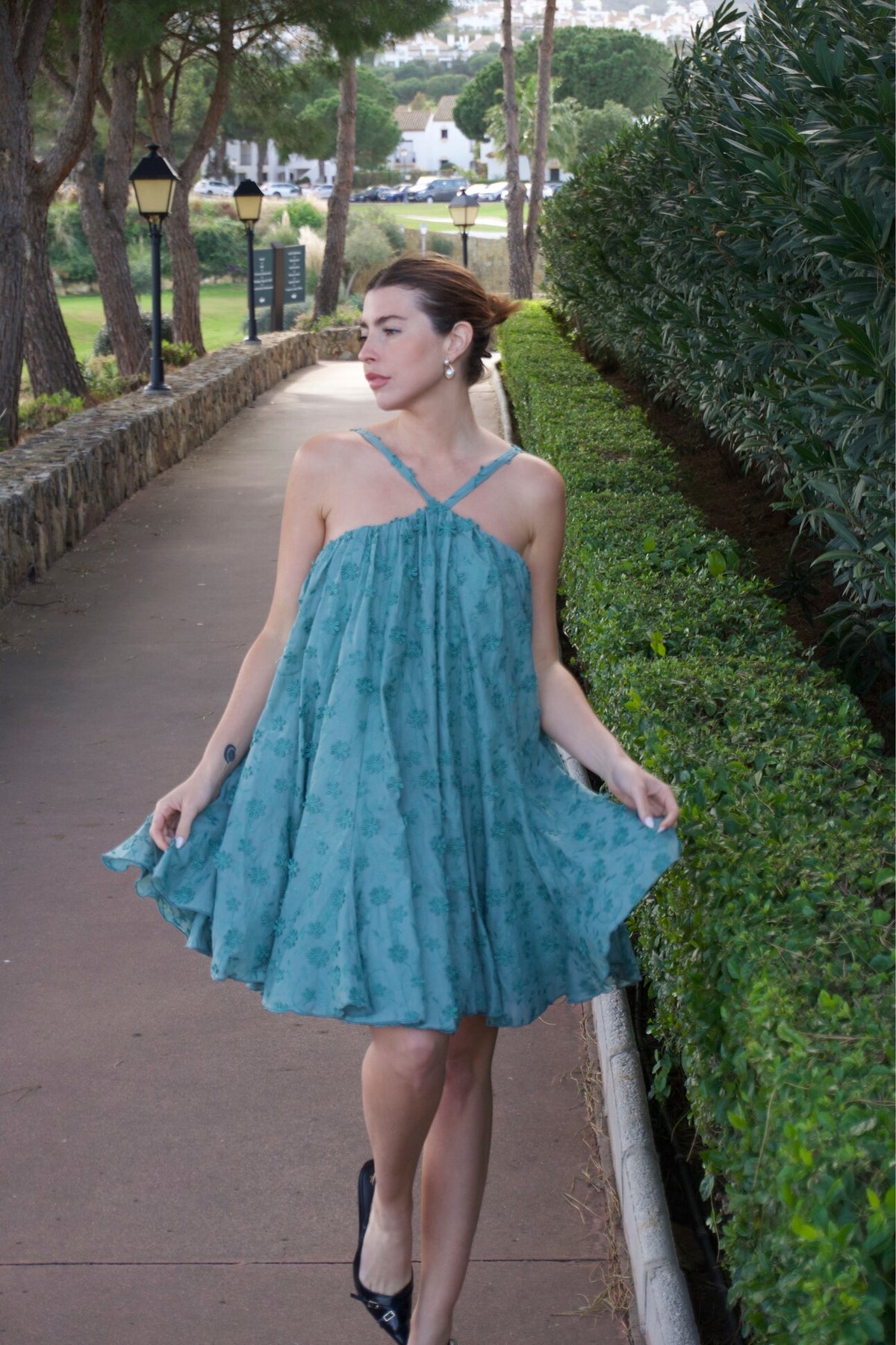 GREEN SLEEVELESS SHORT DRESS WITH ENGLISH EMBROIDERY