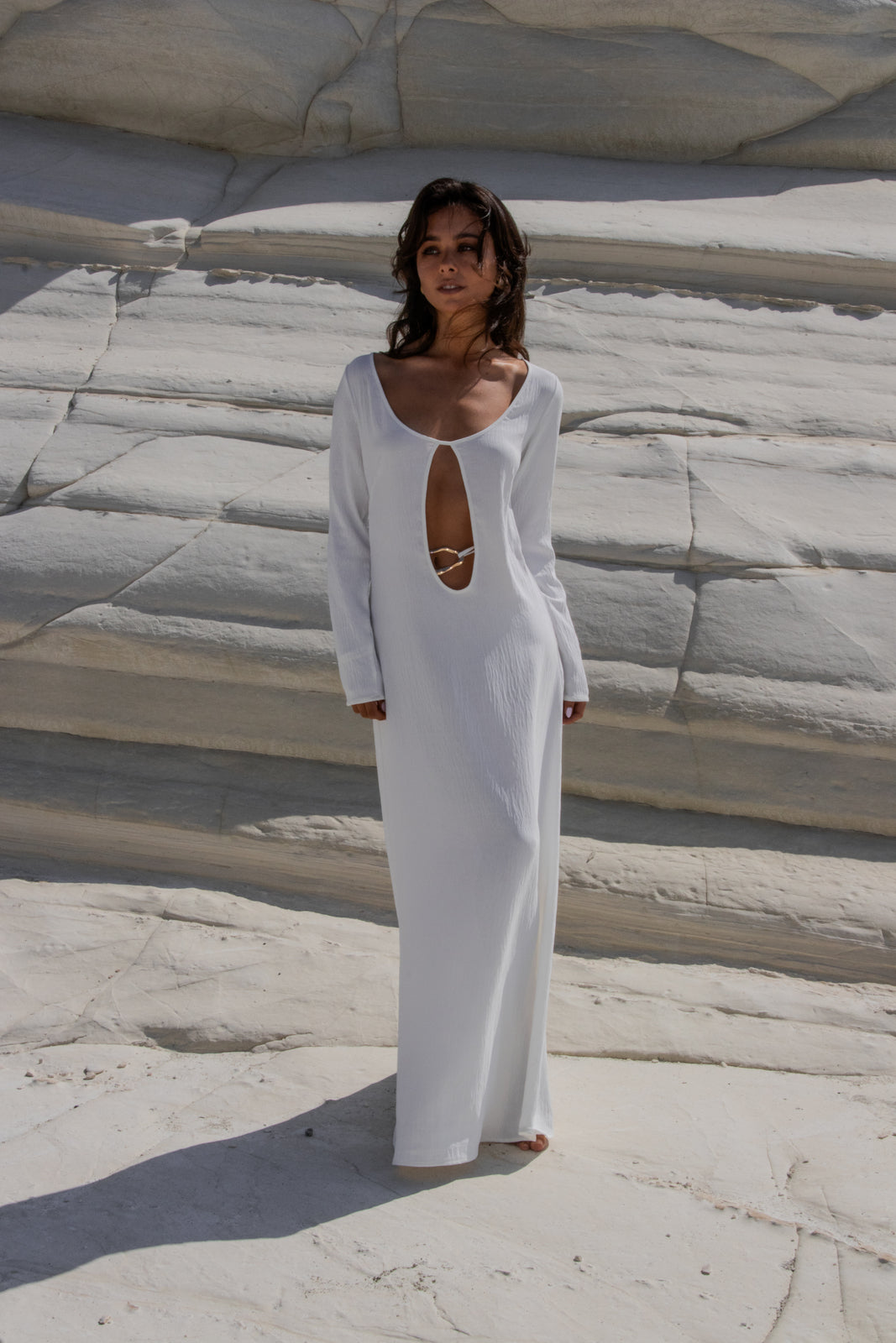 VESTIDO BRANCO COM APLICAÇÃO METÁLICA
