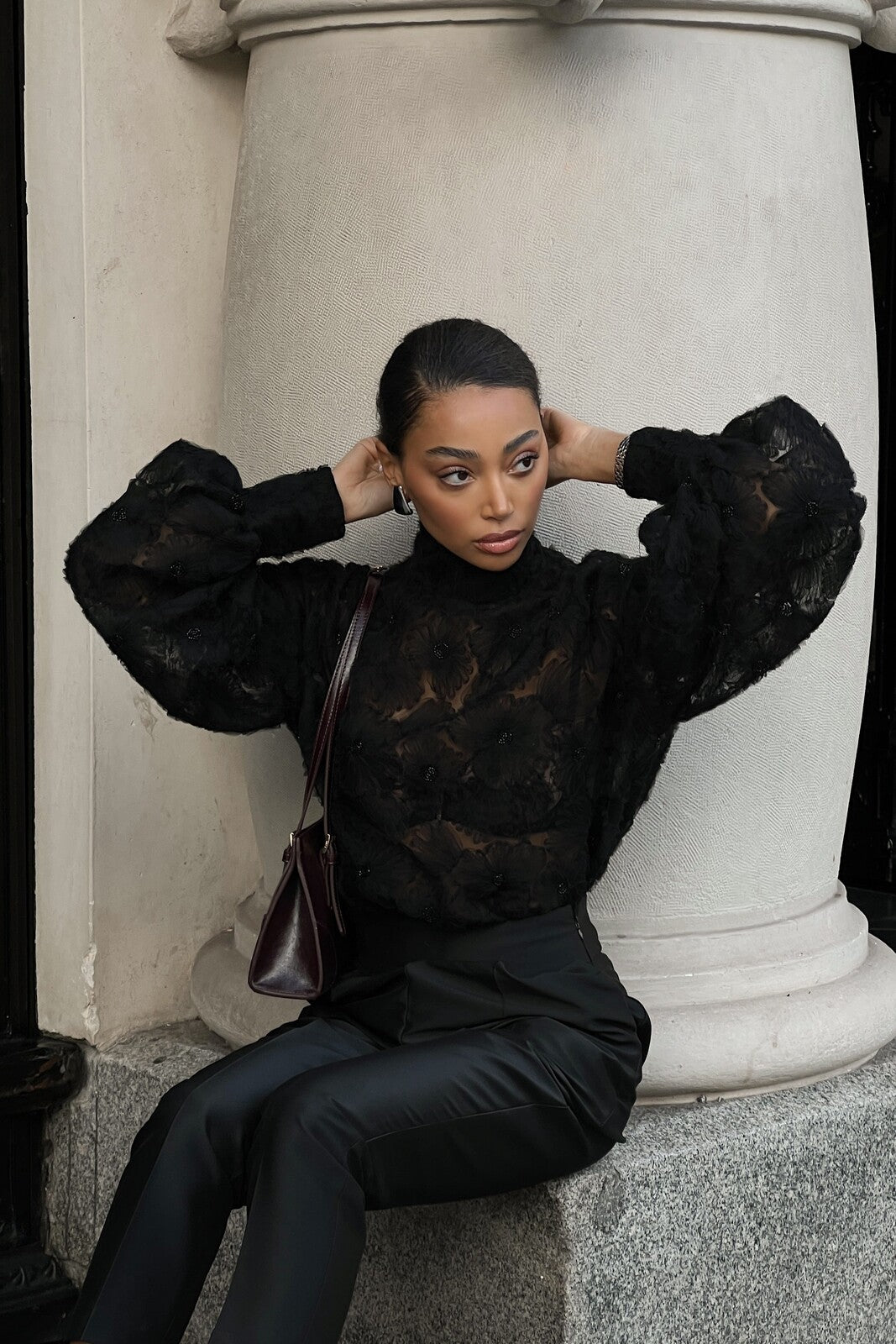ROBE LONGUE EN TULLE NOIRE AVEC FLEURS