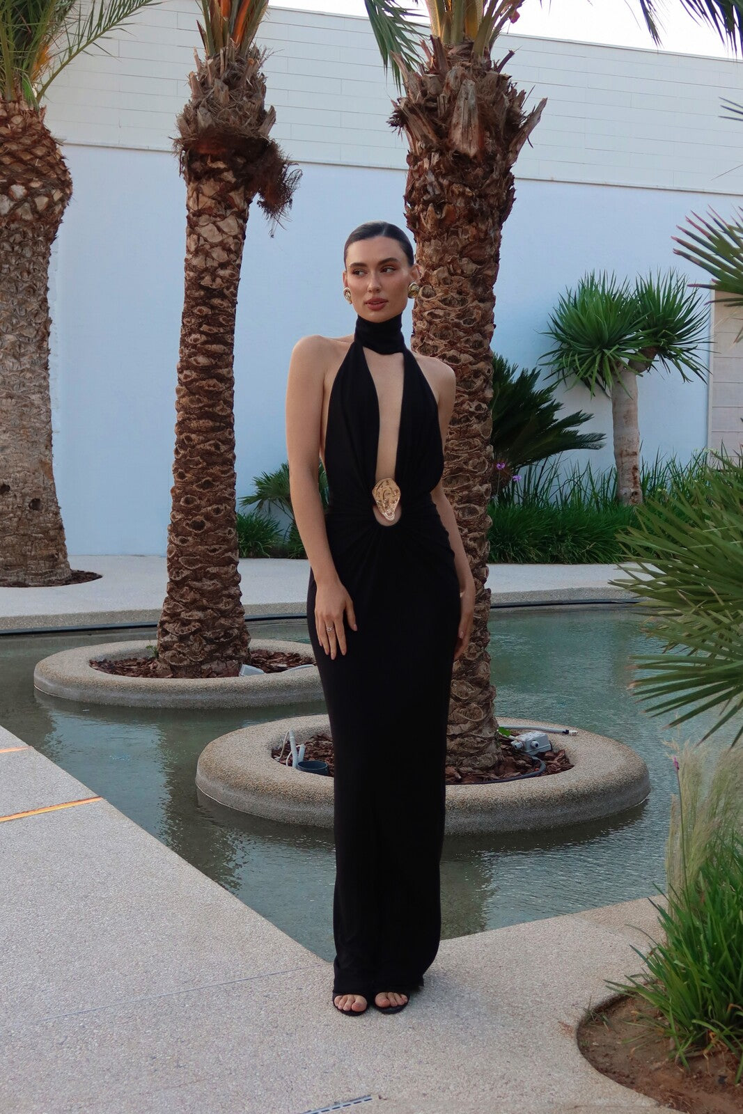 LONG BLACK DRESS WITH APPLIQUÉ
