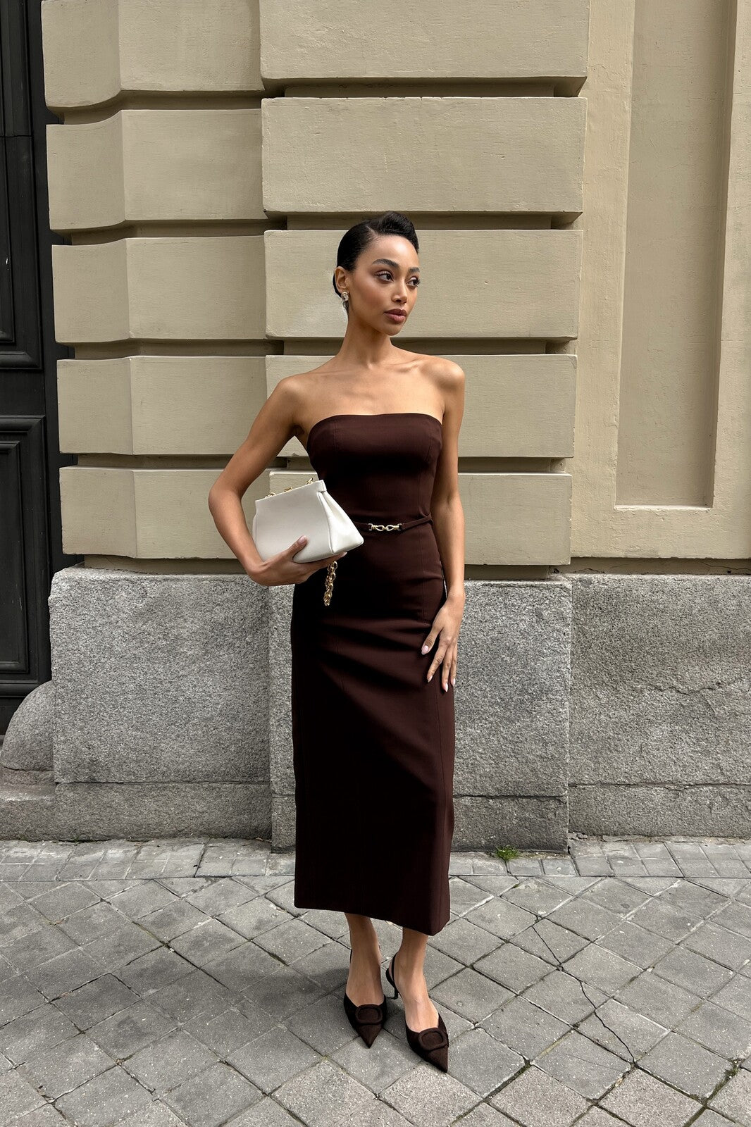 BROWN STRAPLESS MIDI DRESS