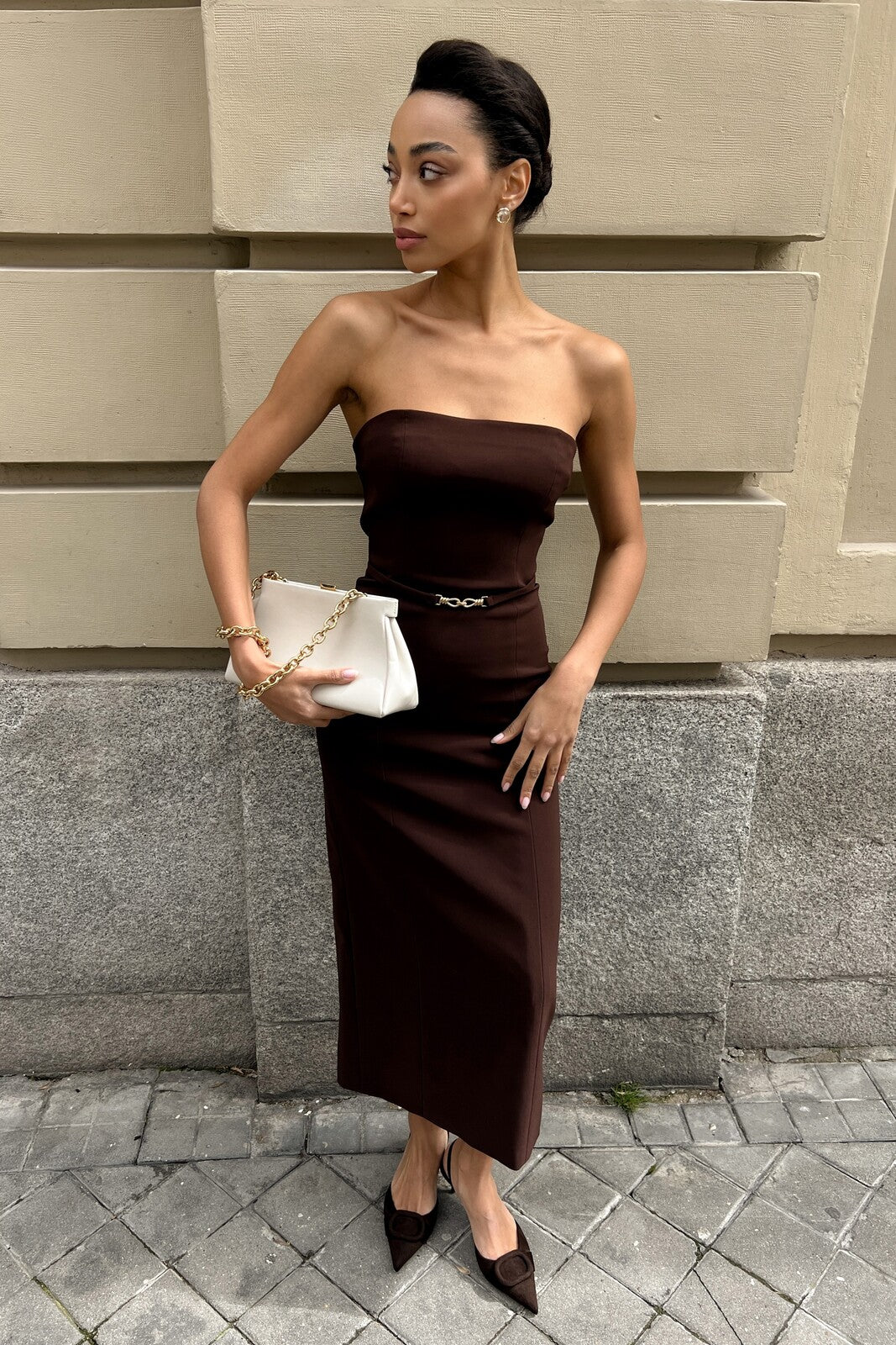 BROWN STRAPLESS MIDI DRESS