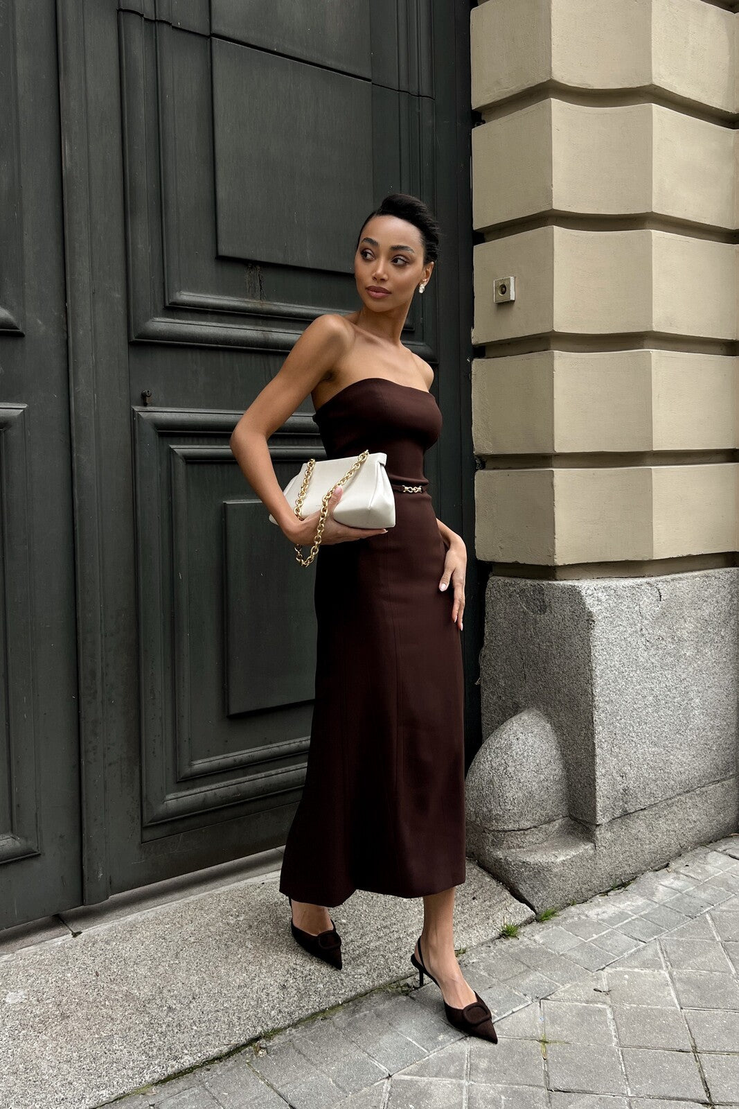 BROWN STRAPLESS MIDI DRESS