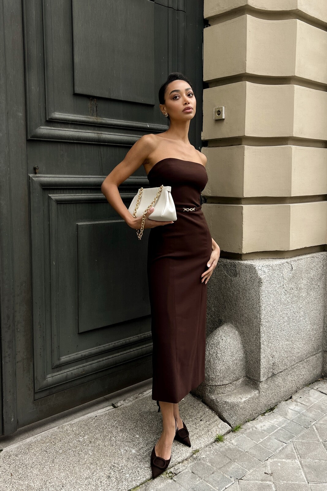BROWN STRAPLESS MIDI DRESS
